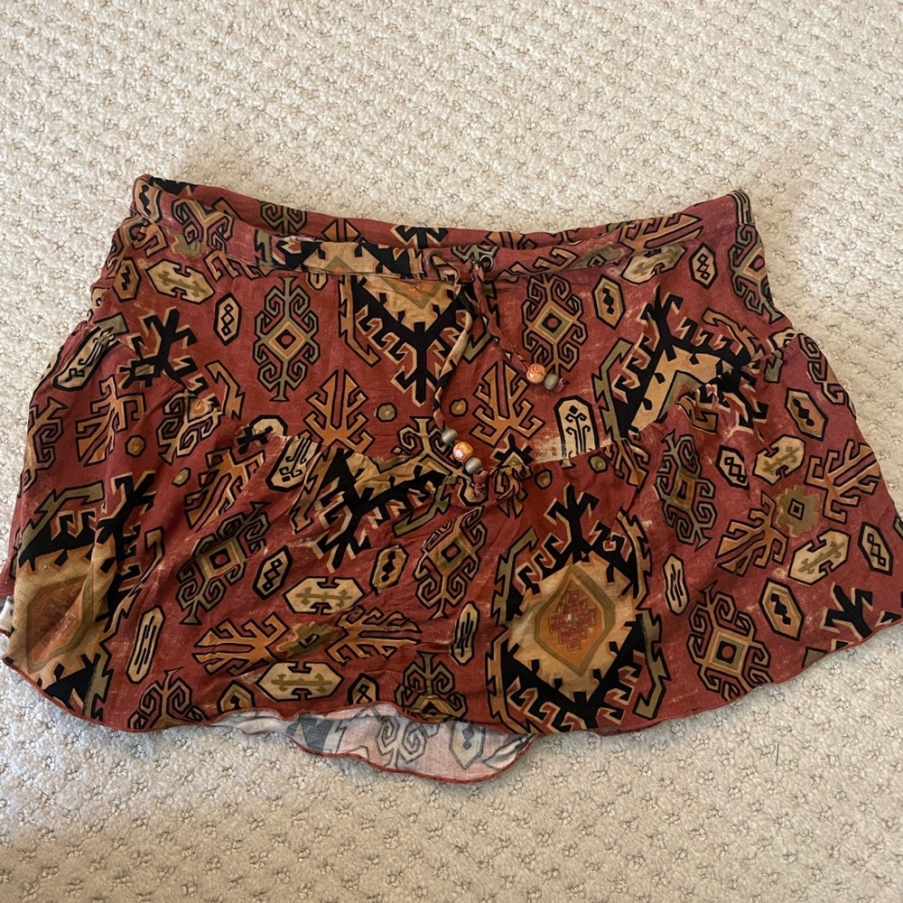 Patterned mini skirt